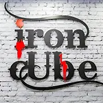 דירה Iron Cube