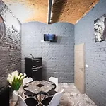 Iron Cube Apartman