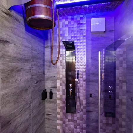Iron Cube Διαμέρισμα