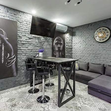 Iron Cube * Karlovy Vary