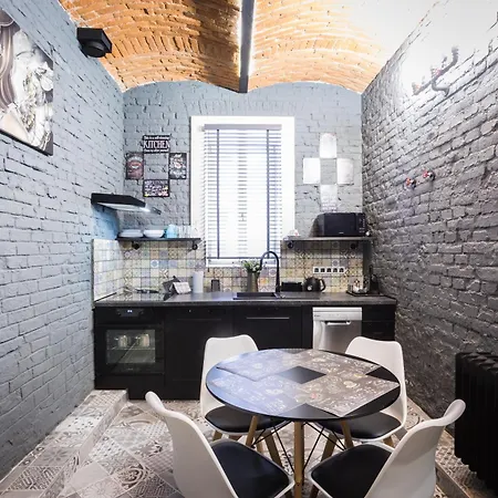 Iron Cube Apartment *