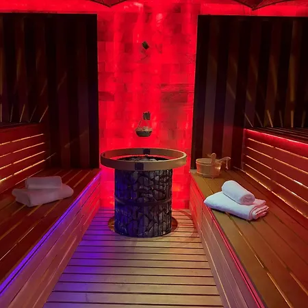 Iron Cube Apartment *